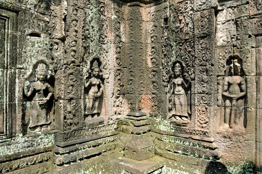 Devata reliefs at the temple proper of Ta Prom 