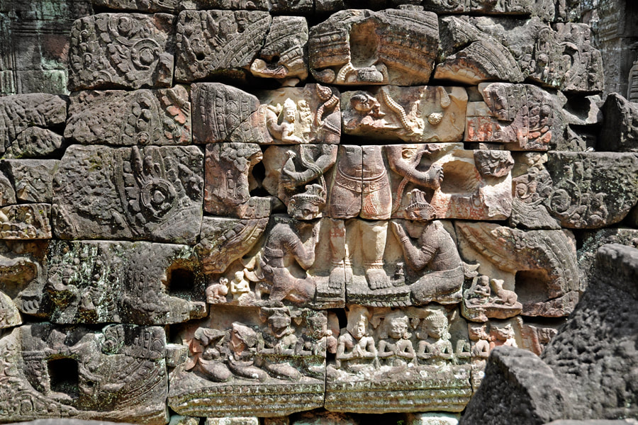 Lokeshwara statue in the southwestern segment of Ta Som's temple courtyard