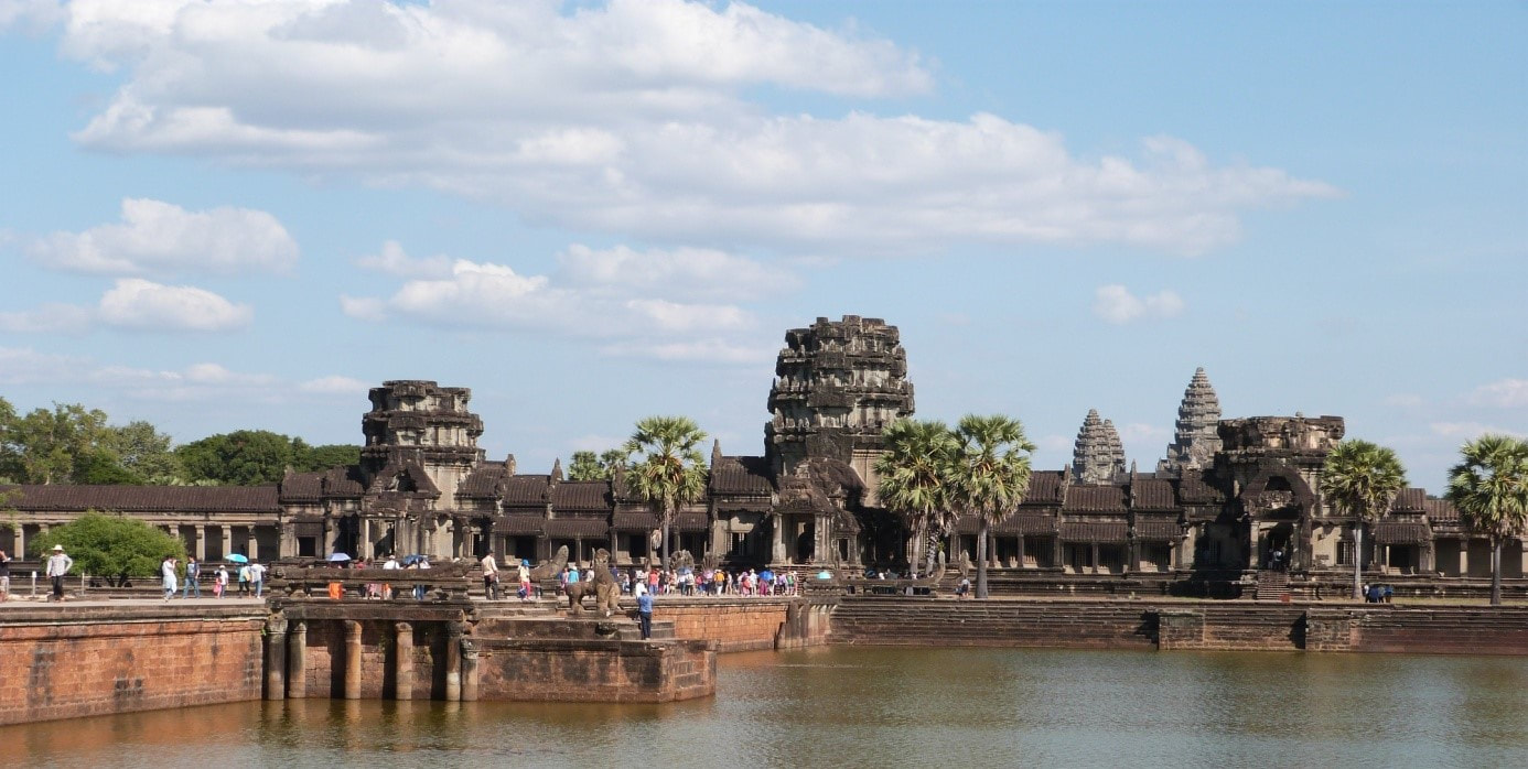 Westzugang mit Bootsanleger und West-Gopuram von Angkor Wat
