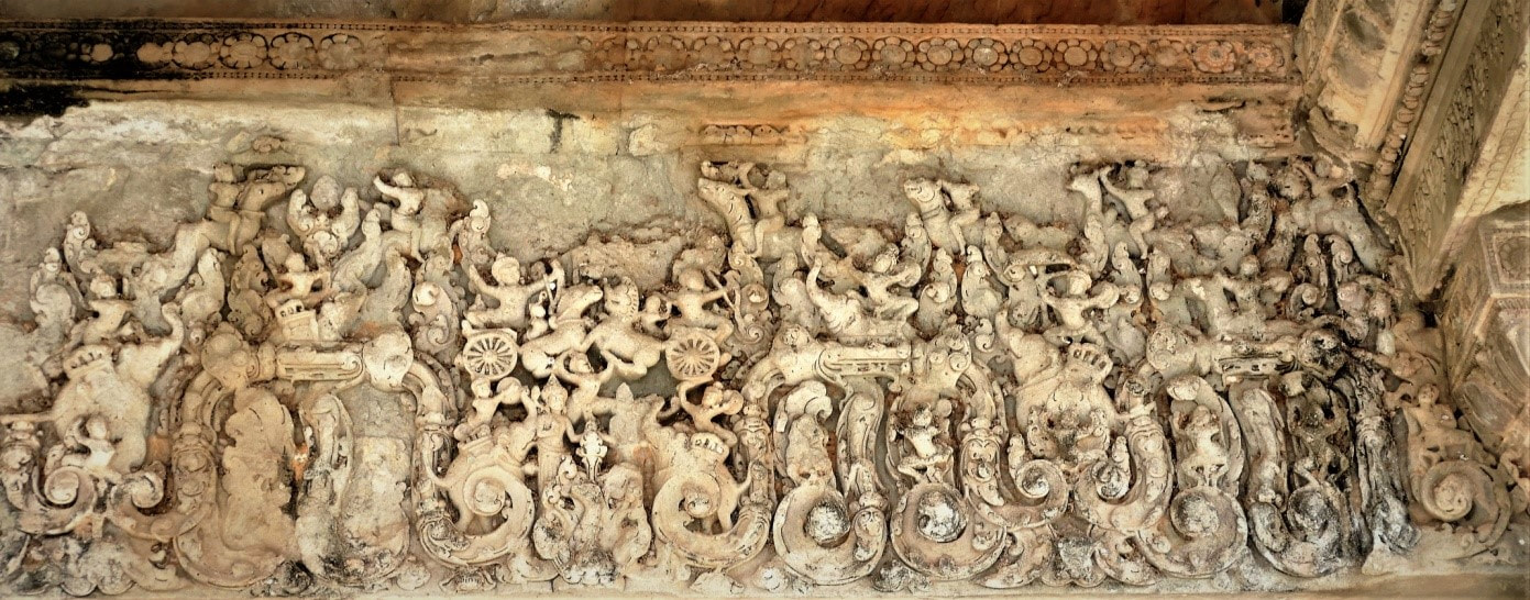 West-Gopuram: Türsturz mit Vishnu-Kampfszenen (Detailaufnahme)
