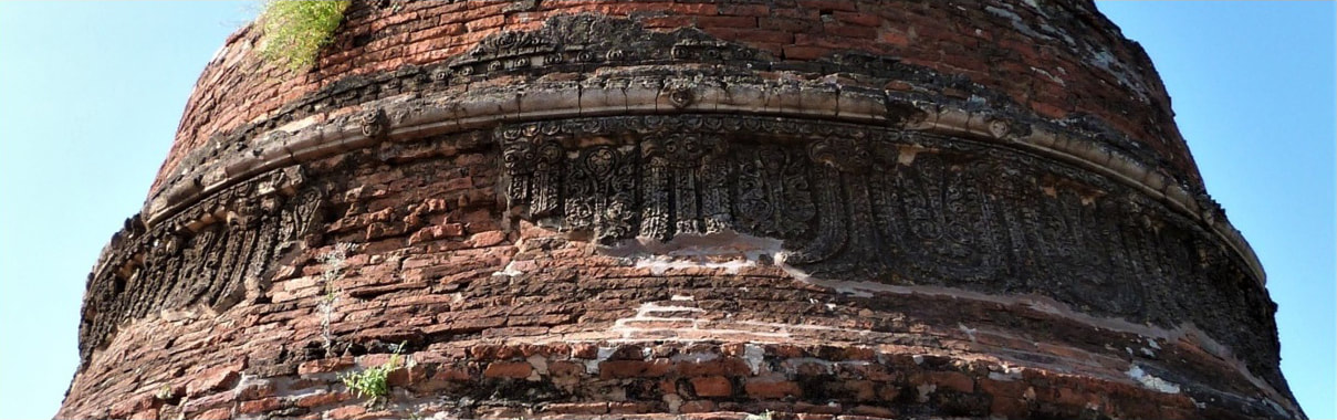 Bild 35: Kon Daw Gyi – Stuckring um den Stupa