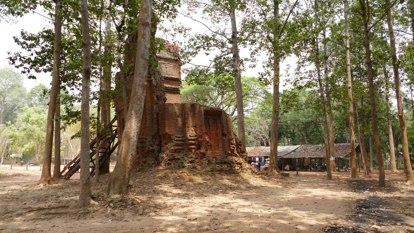 Tempel 16 Ost-Seite