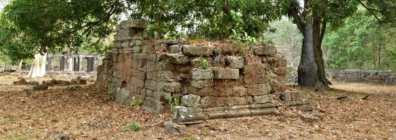 Banteay Kdei Tempel Südostbereich: fensterloser Laterit/Sandsteinbau