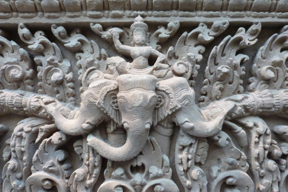 Indra auf seinem dreiköpfigen Elefanten Airavata (Vergrößerung des Lintels aus dem Musée Guimet)