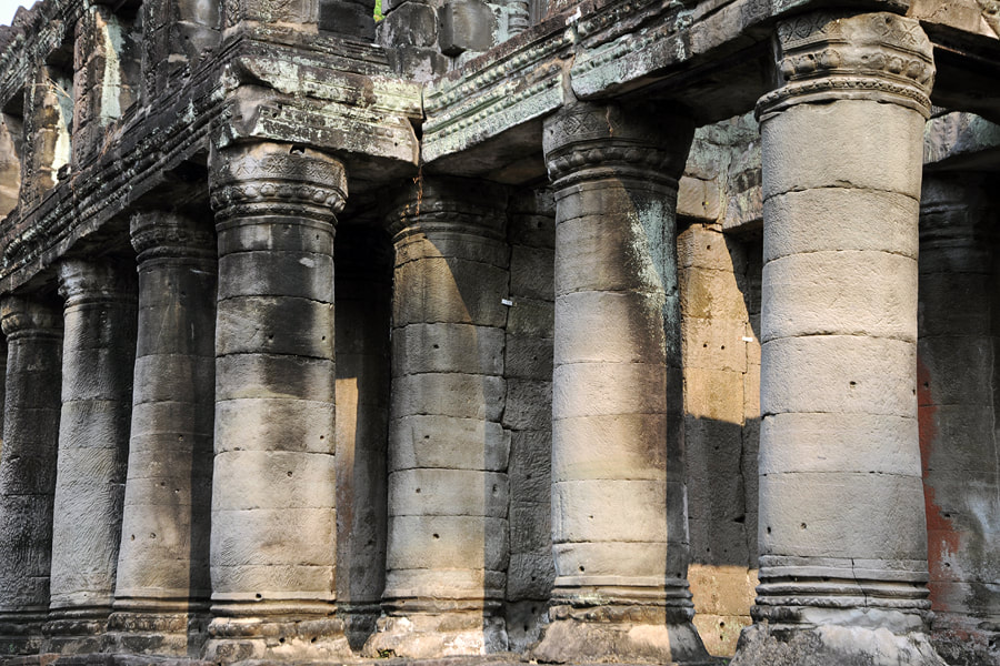 unique circular columns of Preah Khan's two-storey structure