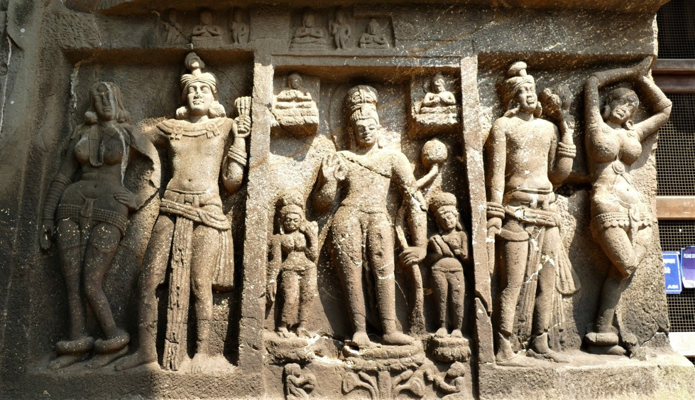 Bild 14: Karla Caves – rechtes Bild der Eingangsfront zur Chaitya (Höhle Nr. 8)