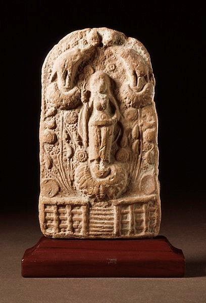 Bild 7: Gajalakshmi aus Uttar Pradesh 1.Jh.v.Chr. Los Angeles County Museum of Art (Foto gemeinfrei aus dem Internet)