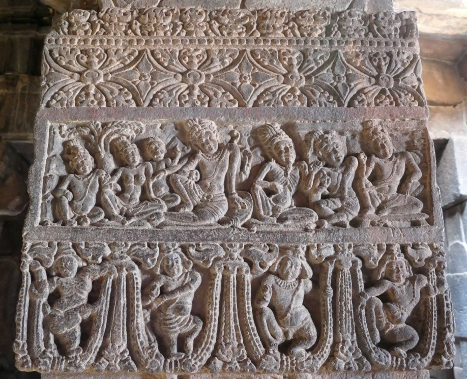 Foto 15: PATTADAKAL Virupaksha Tempel – Säulenverzierung