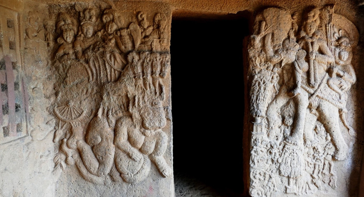 Bild 21: Indien (Maharashtra) Bhaja Höhle Nr. 19 – Surya und INDRA (3.-4.Jh.n.Chr.)