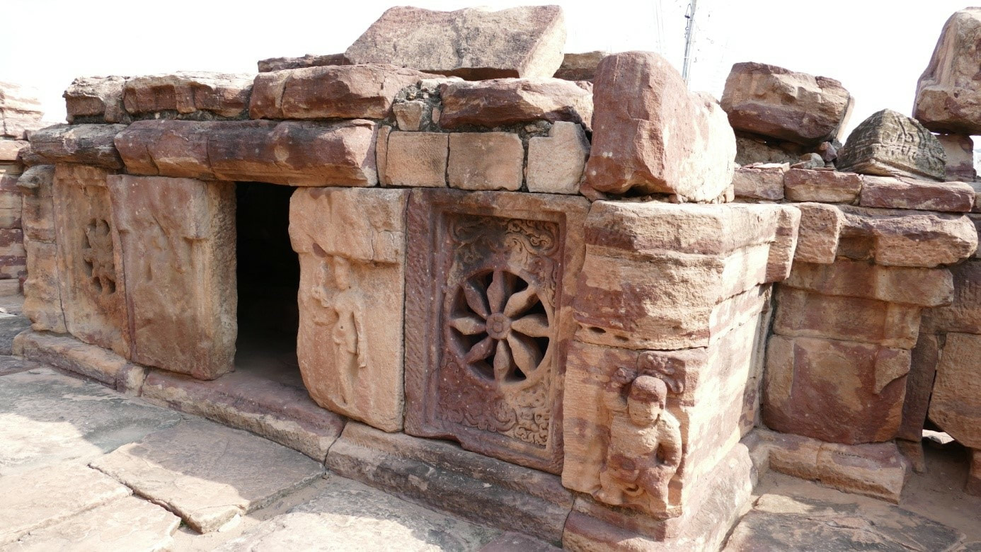 Bild 19: PATTADAKAL: kleine Schreine neben dem Virupaksha Tempel