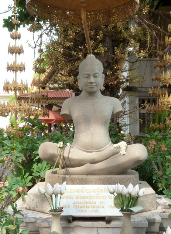 JAYAVARMAN VII in einem Kloster in Phnom Penh