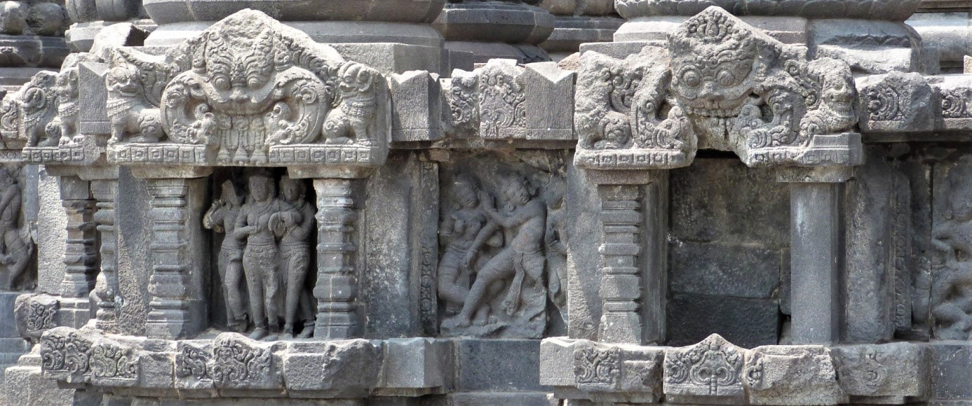 Bild 4: Prambanan – Götter in Bildnischen von Kala bewacht