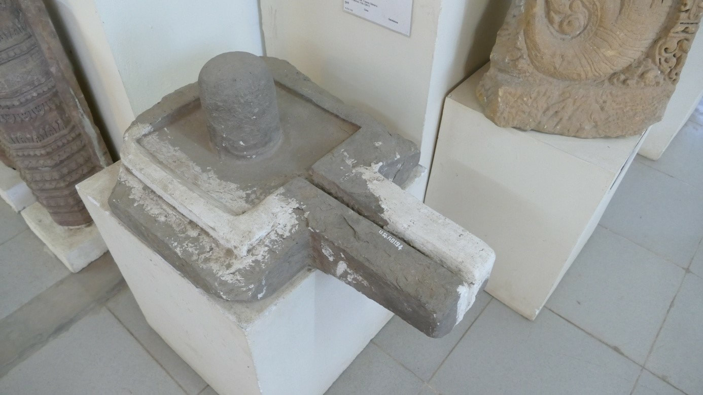 Banteay Meanchey Provincial Museum – Snanadroni mit Lingam