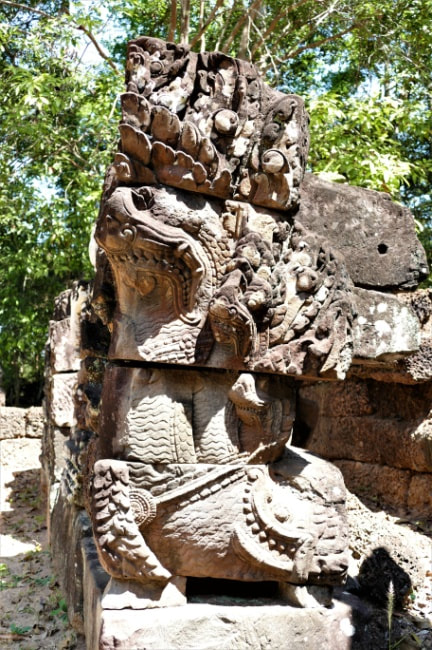 Bild 12: Krol Ko Tempel – Naga (Eckakroter) 