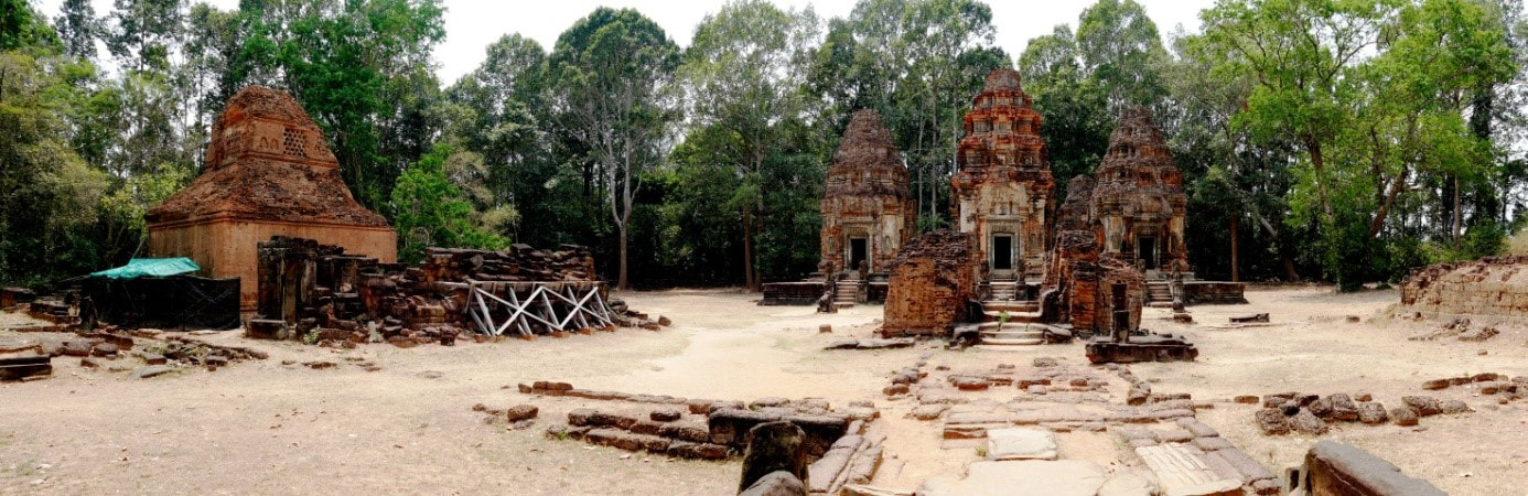 Roluos Gebiet: Preah Ko Tempel – Gesamtansicht