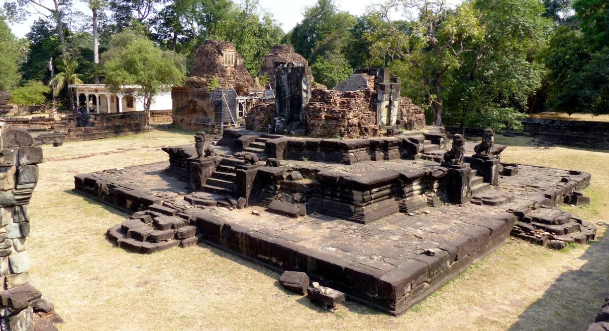 Roluos Gebiet: Bakong Tempel, Prasat im Ostbereich