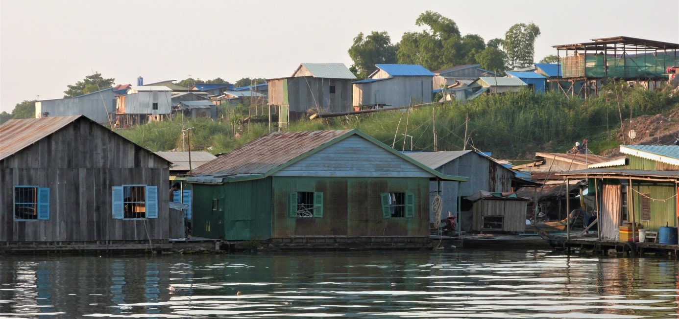 Mekong Ostufer: Hafen und Wohnbereich