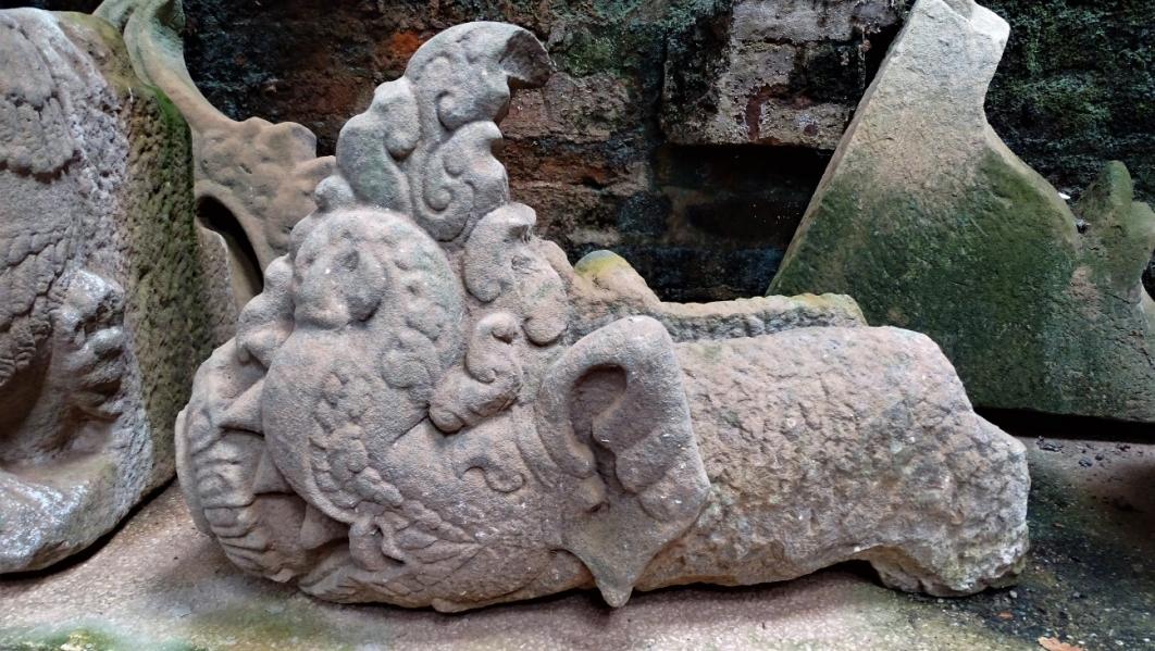 Bild 10: Sandstein-Gargoyle in Makara-Form, My Son 