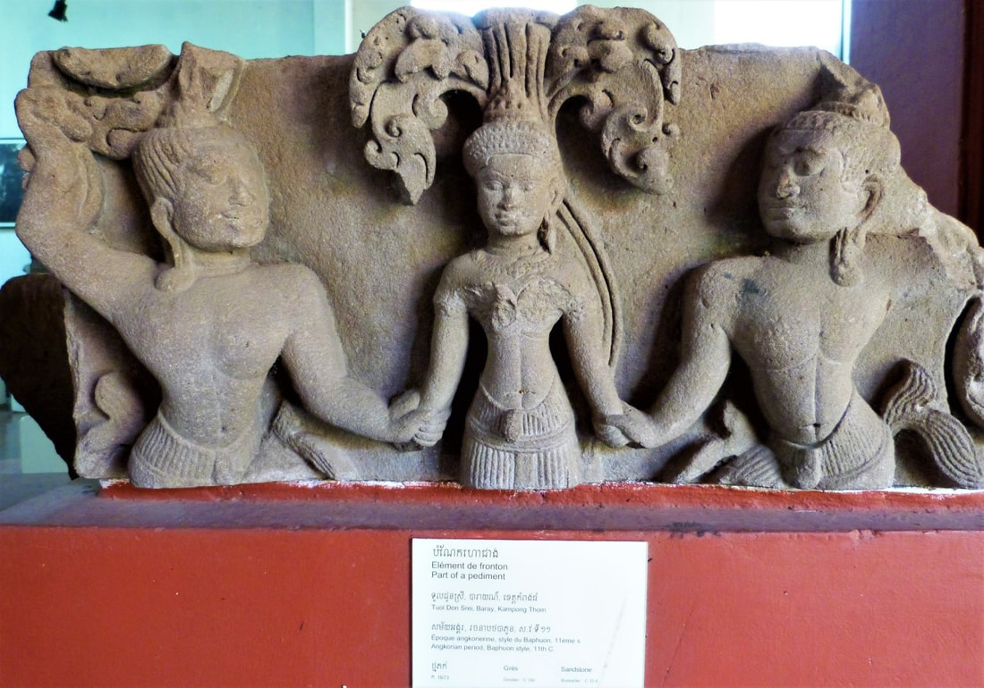 National Museum Phnom Penh – Teil eines Giebelreliefs, Kampong Thom, Baphuon-Stil 11.Jh.