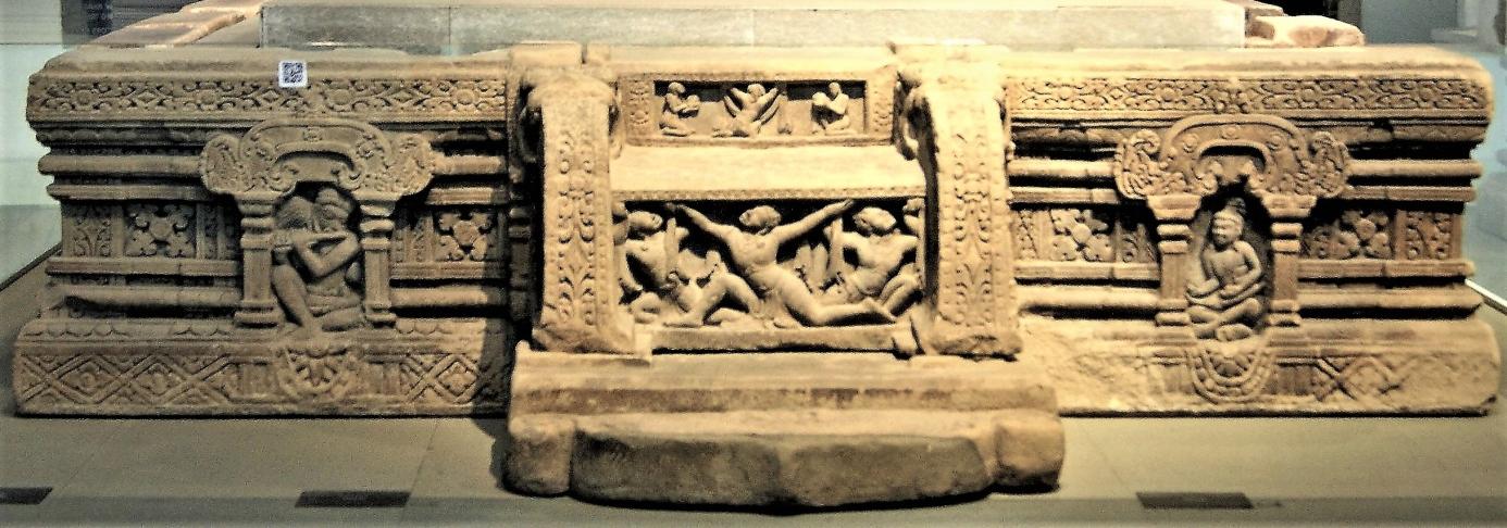 Bild 2: Piedestal (Sockel, Postament) – My Son, Tempel E1 (7. Jahrhundert)