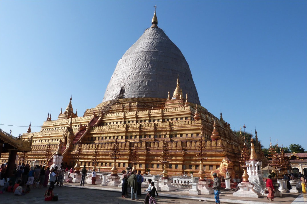 Shwezigon Stupa in Nyaung U (Bagan)
