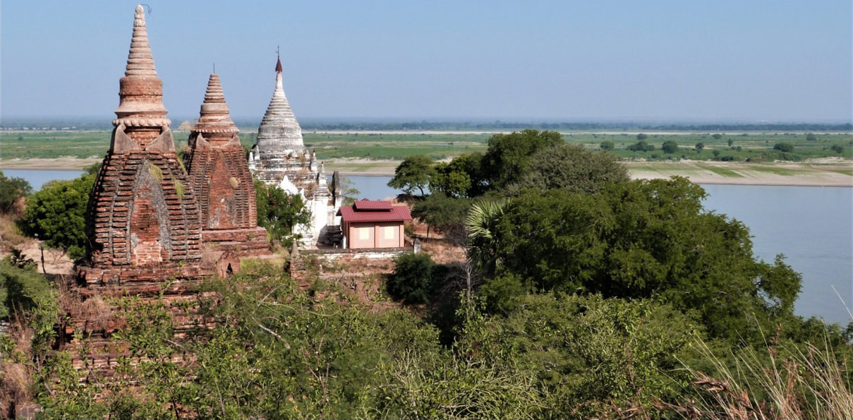 Blick von der Kon Daw Gyi auf Thet Kya Muni, auf die Shwe Thabeik Hpaya und den Irrawaddy