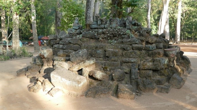 Ruinen eines Prasat südwestlich des Bayon in Angkor Thom