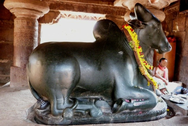 Bild 2: NANDI – Virupaksha Tempel Pattadakal (Karnataka)