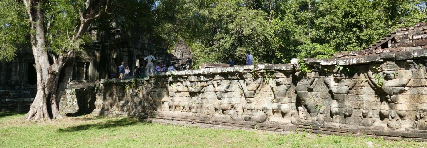 Bild 16: GARUDA-Reihe, Zugang vom Königspalast (Ost-Tor) zur Elefanten-Terrasse Angkor-Thom
