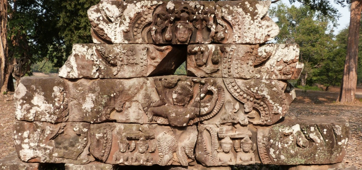  Bild 17: Tympanon Vishnu auf GARUDA - Ta Loek (nördliches Außentor) Angkor Wat Siem Reap