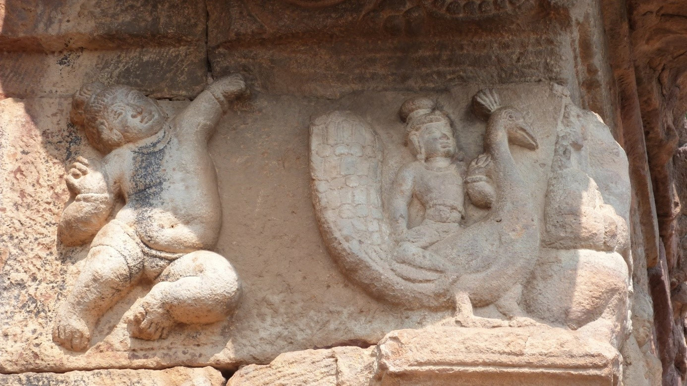 Bild 25: Karttikeya auf dem Pfau – Virupaksha Tempel, Pattadakal (Karnataka) (Foto: V. Jones)  