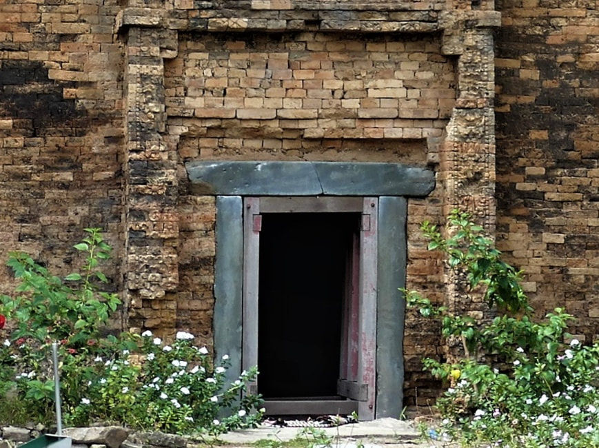 East Ta Nhean Tempel – Eingangsbereich, dekorierte Pfeiler 