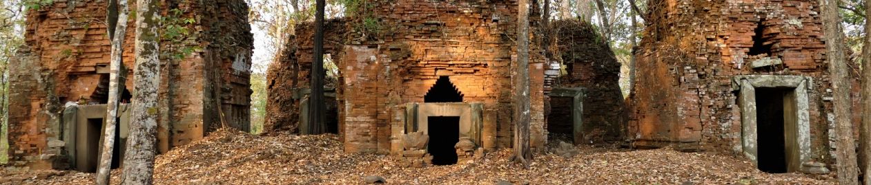 Pram Tempel – Ostansicht der Eingänge 