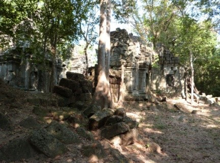 Osttor von Dschungel-Tempel Banteay Ampil bei Angkor