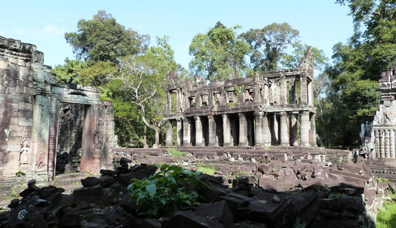 Bild 1: Preah Khan Tempel Ost-Bereich mit zweistöckigen Gebäude