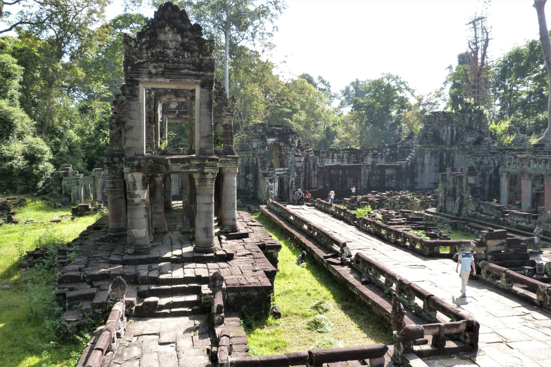 Bild 2: Preah Khan Tempel, nördliche Naga-Terrasse mit zweistöckigen Gebäude