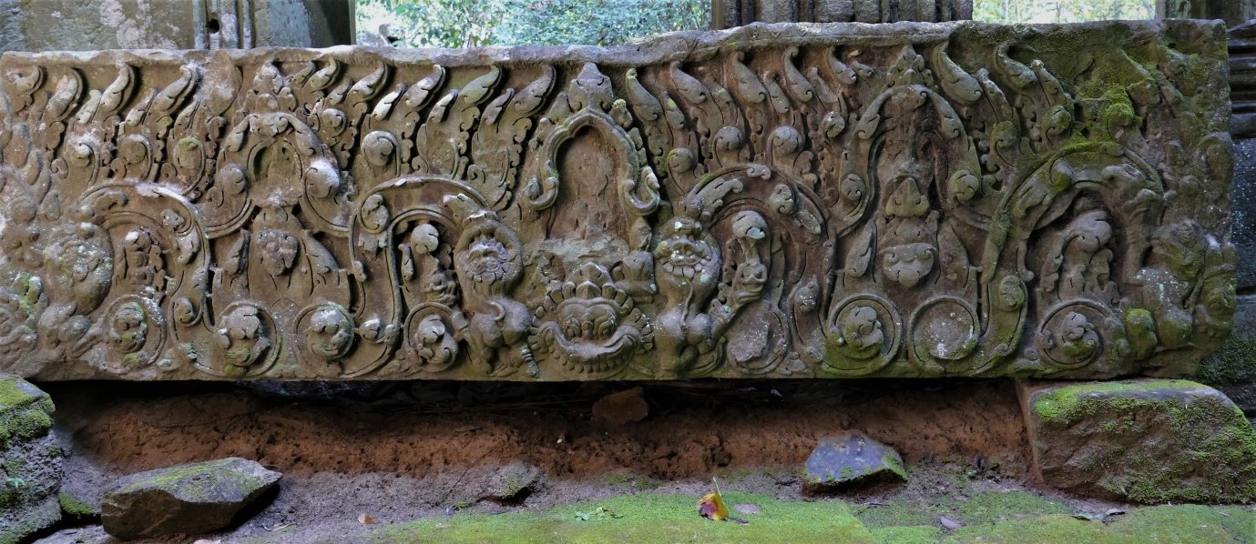 Bild 6: Preah Khan Tempel – Süd-Gopuram, Türsturz in einem Durchgangsraum