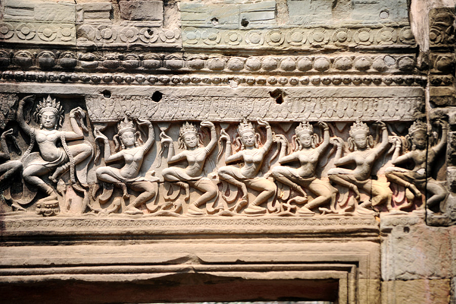 lintel carving depicting dancing Apsaras in Preah Khan