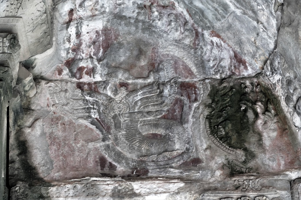 Bild 7.4: Angkor Wat, Halbtympanum Krishna gegen Kaliya