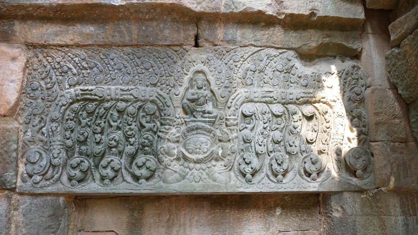 Prasat Preah Pithu – Tempel U: prachtvoller Kala-Lintel mit Gott Shiva in der Mandorla