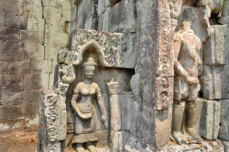 defaced male Buddhist sculpture in Preah Khan