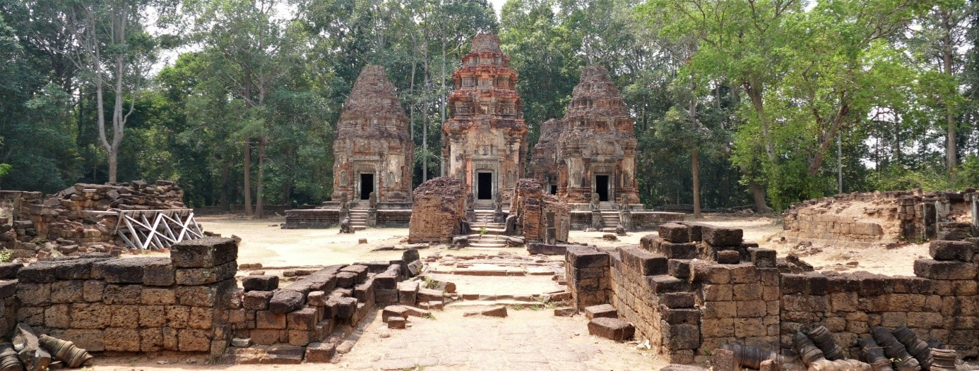 Bild 10: Prasat Preah Ko (Preah Ko Tempel) Ost-Ansicht