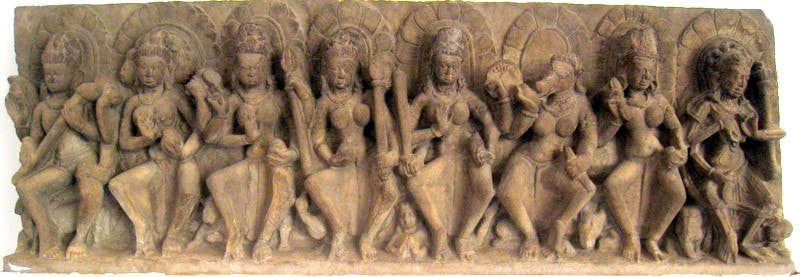 Bild 1: Shiva (links), Brahmani, Maheshvari, Kaumari, Vaishnavi, Varahi, Indrani, Chamundi