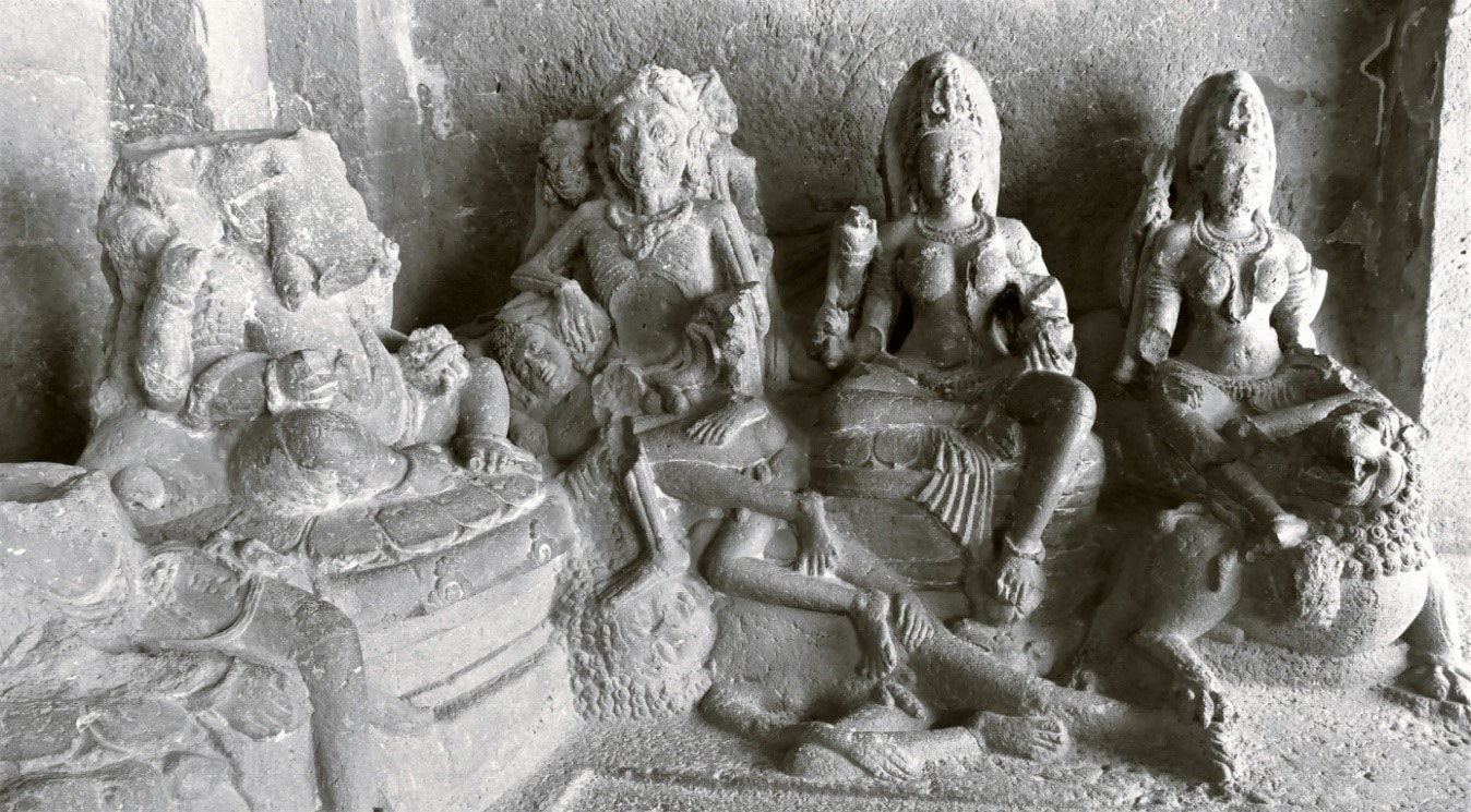 Bild 7: Sapta Matrika, Ellora Kailasa-Tempel (Nr. 16)