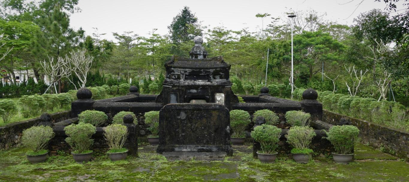 Bild 1.1: Grabmal vom Zen-Meister Nguyen Thieu (Ost-Ansicht)