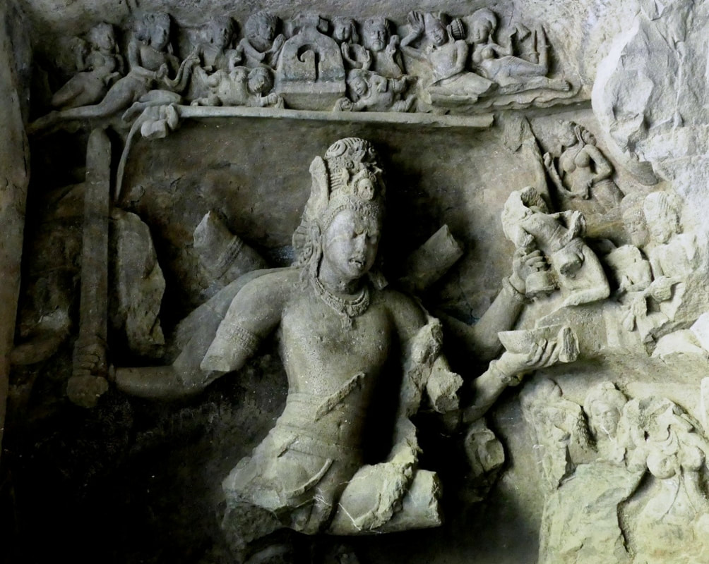 ELEPHANTA Haupthöhle: Andhakasuravadhamurti - Shiva-Bhairava tötet den Dämon Andhaka