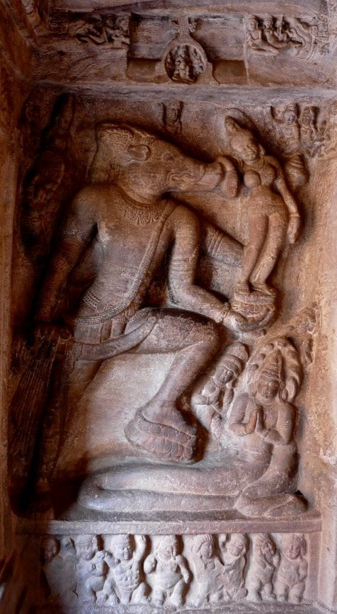 BADAMI Höhle II: Vishnu Varaha – Vishnu in seiner dritten Inkarnation als Eber