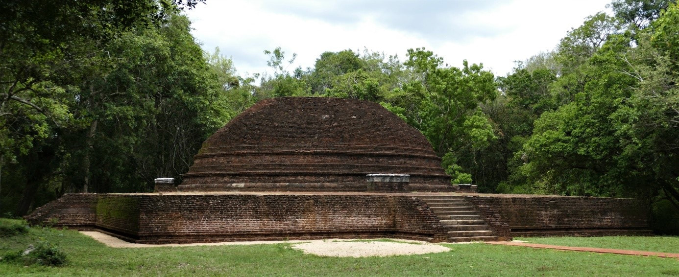 Pabbatharamaya Stupa am West-Tor von Sigiriya
