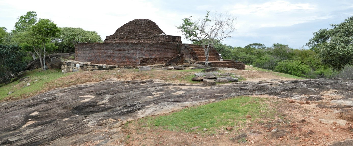 Medirigiriya – Stupa