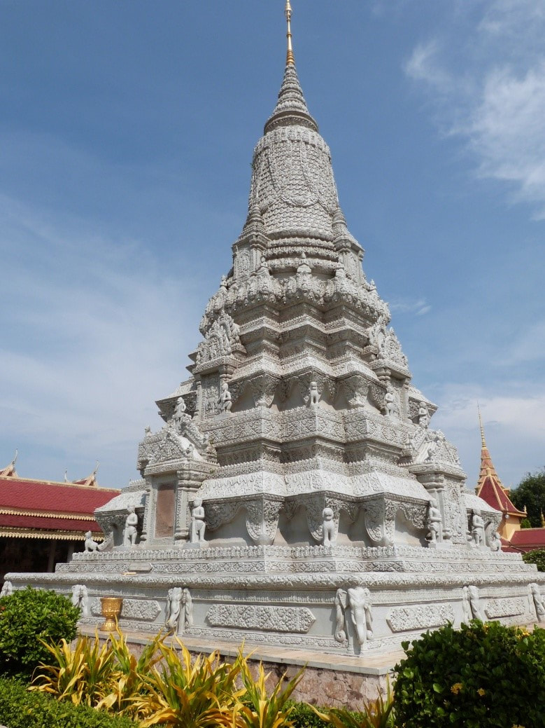 Moderner prunkvoller Stupa auf dem Gelände des Königspalast Phnom Penh